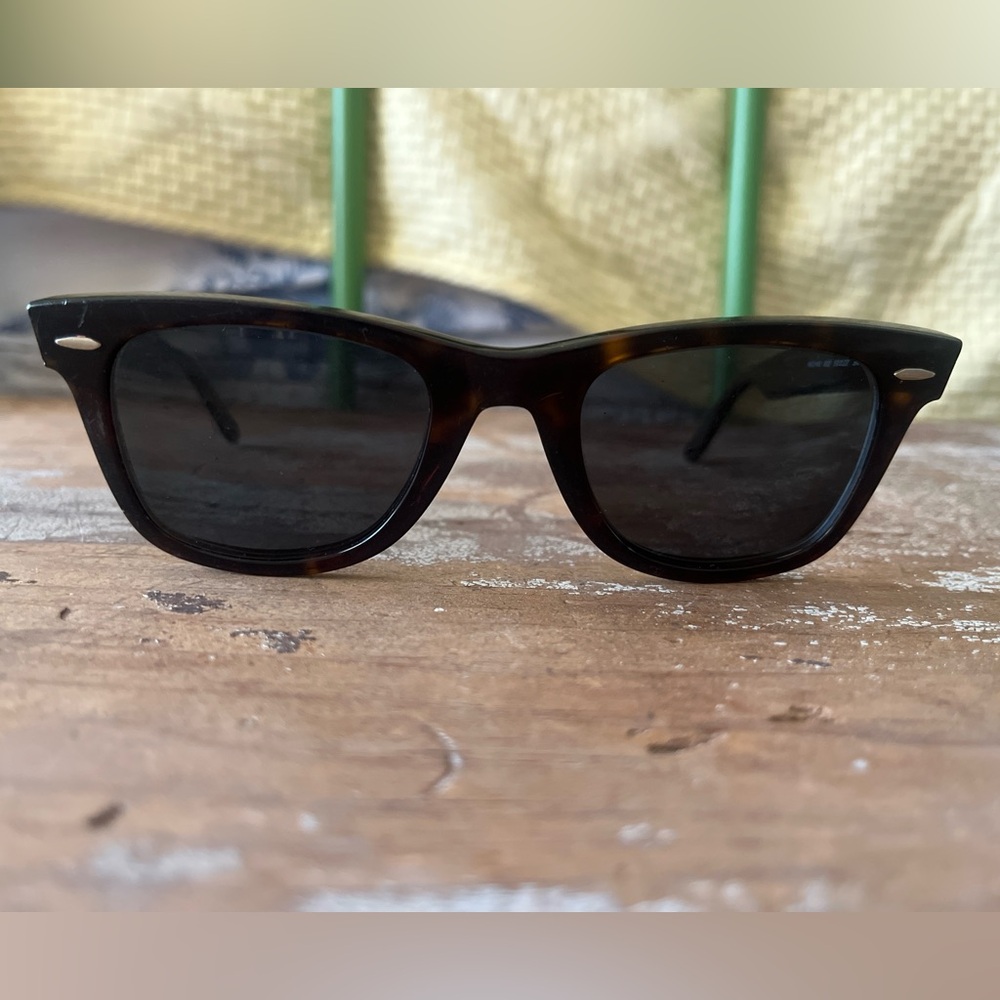Ray Ban Wayfarer Classic Tortoise Sunglasses